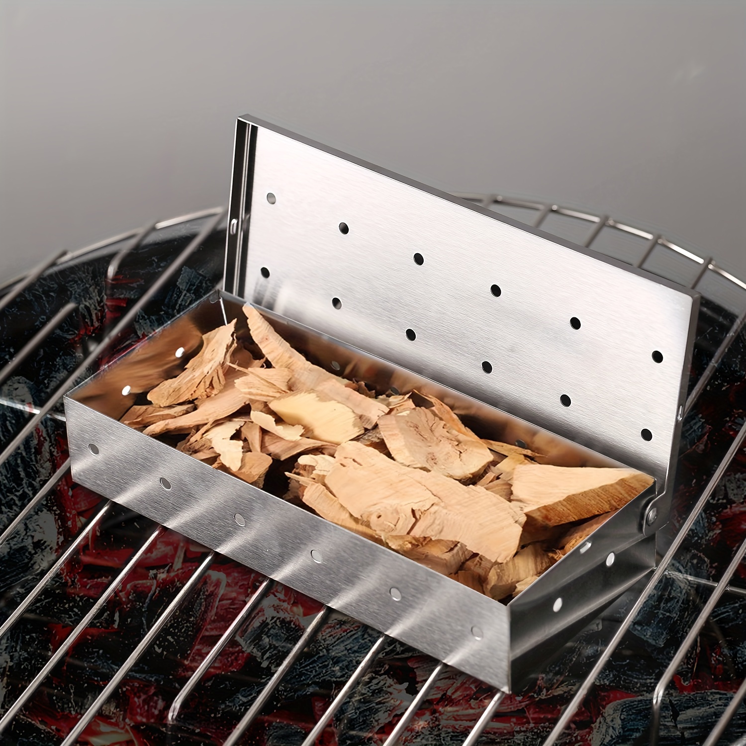 

1pc, Bbq Smoker Box, Wood Chip Smoker Box, Stainless Steel Wood Chip Smoker Box, Barbecue Smoke Box, Meat Infused Smoke Flavor Accessories Works, Kitchen Tools, Bbq Accessaries, Bbq Tools