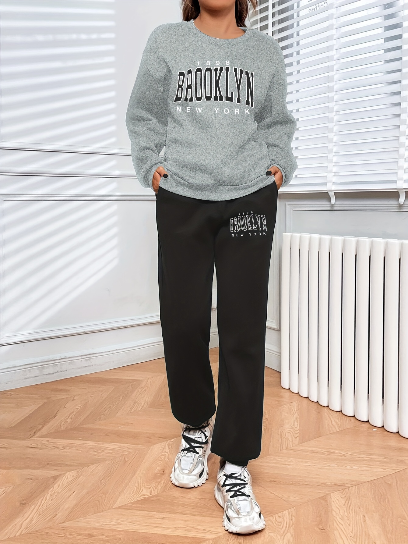 2-piece Kid Girl Letter Print Colorblock Long-sleeve T-shirt and Elasticized Joggers Pants Casual Set