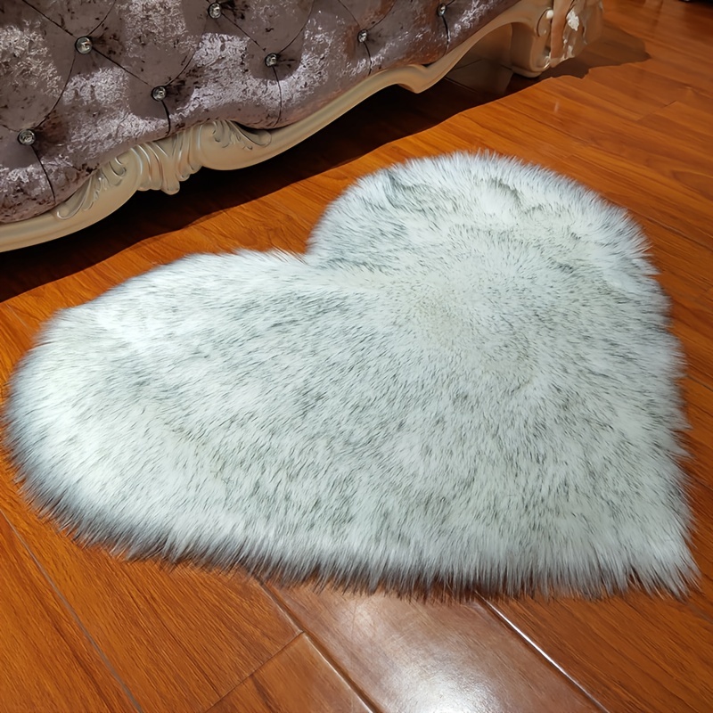 1pc Faux Wool Heart Shaped Carpet/rug/floor Mat With Long Plush