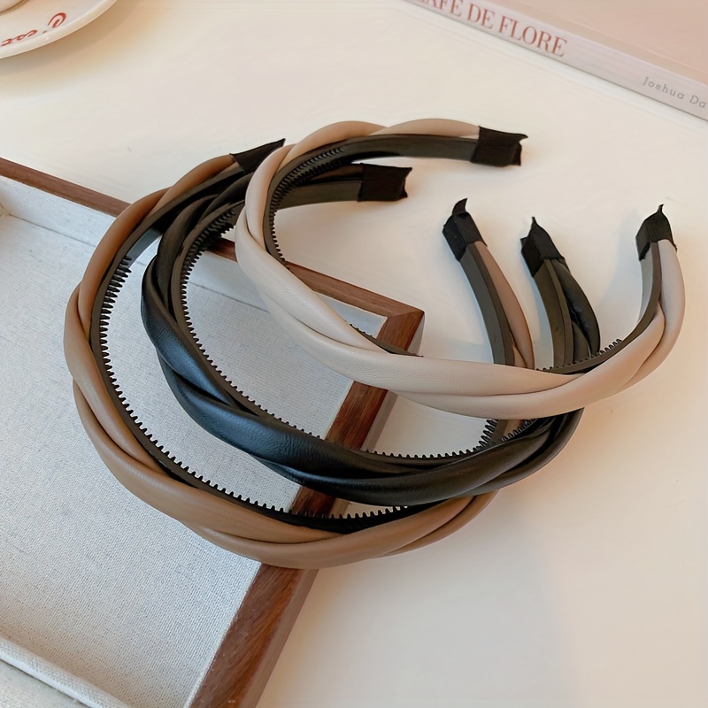 Flore leather hair accessory