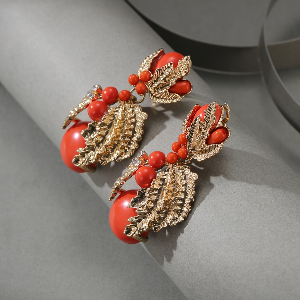 Vintage Elegant Sweet Resin Flower Ear Clips, A Pair