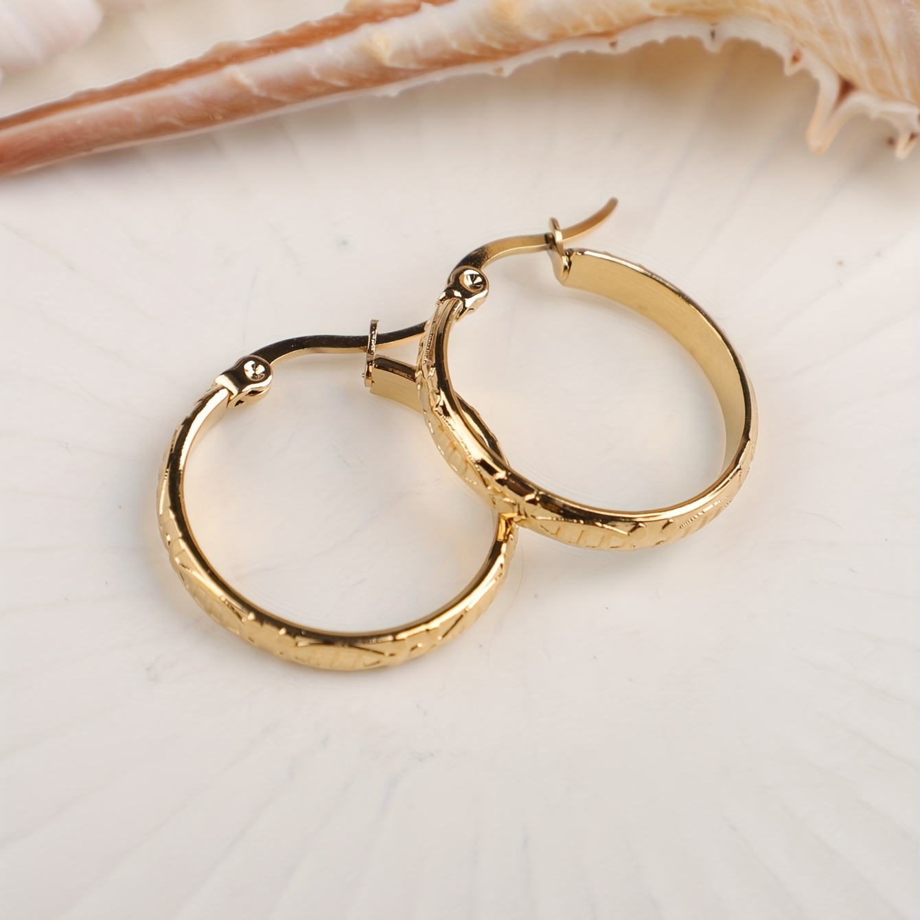 

1 Pair Of Golden Stainless Steel Fish Pattern Circle Earrings For Women Girls Hypoallergenic Ear Jewelry Christmas, Halloween, Thanksgiving Gift