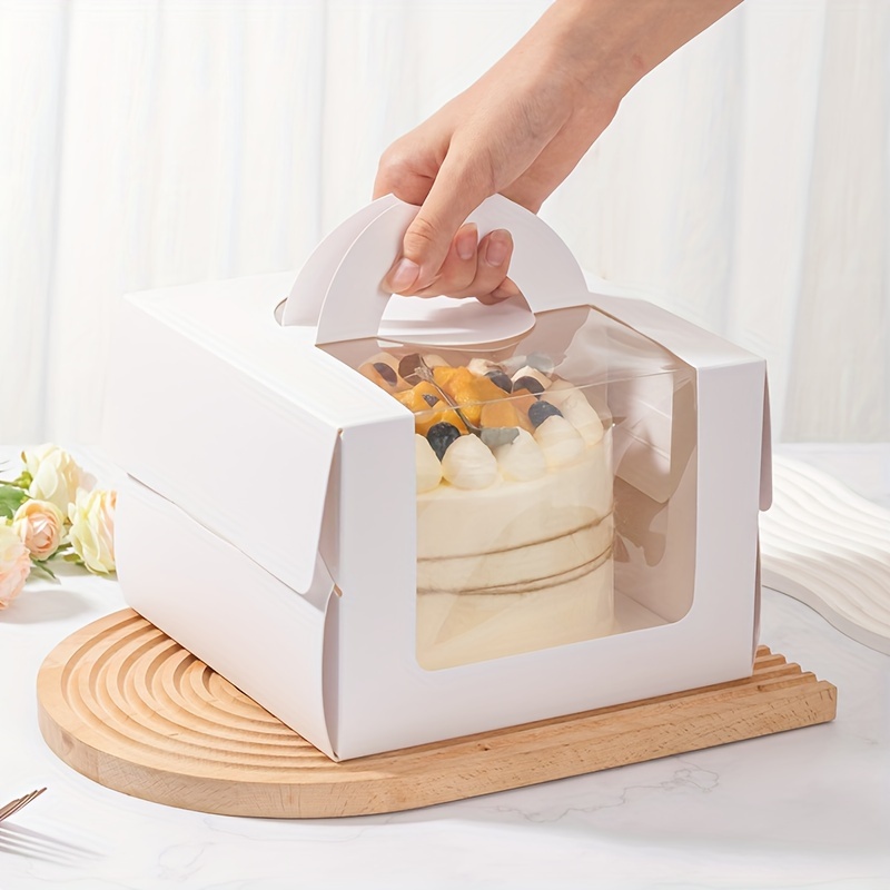 Premium Photo  Small bento cake as a gift for the holiday korean style  cakes in a box for one person