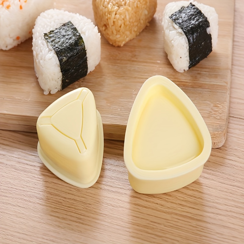 Detalle del producto: molde para onigiri triangular dos piezas.