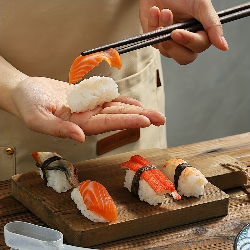 4PCS/Set DIY Sushi Mold Onigiri Rice Ball Food Press Transparent Triangular  Sushi Maker Mold Sushi Kit Kitchen Bento Accessorie