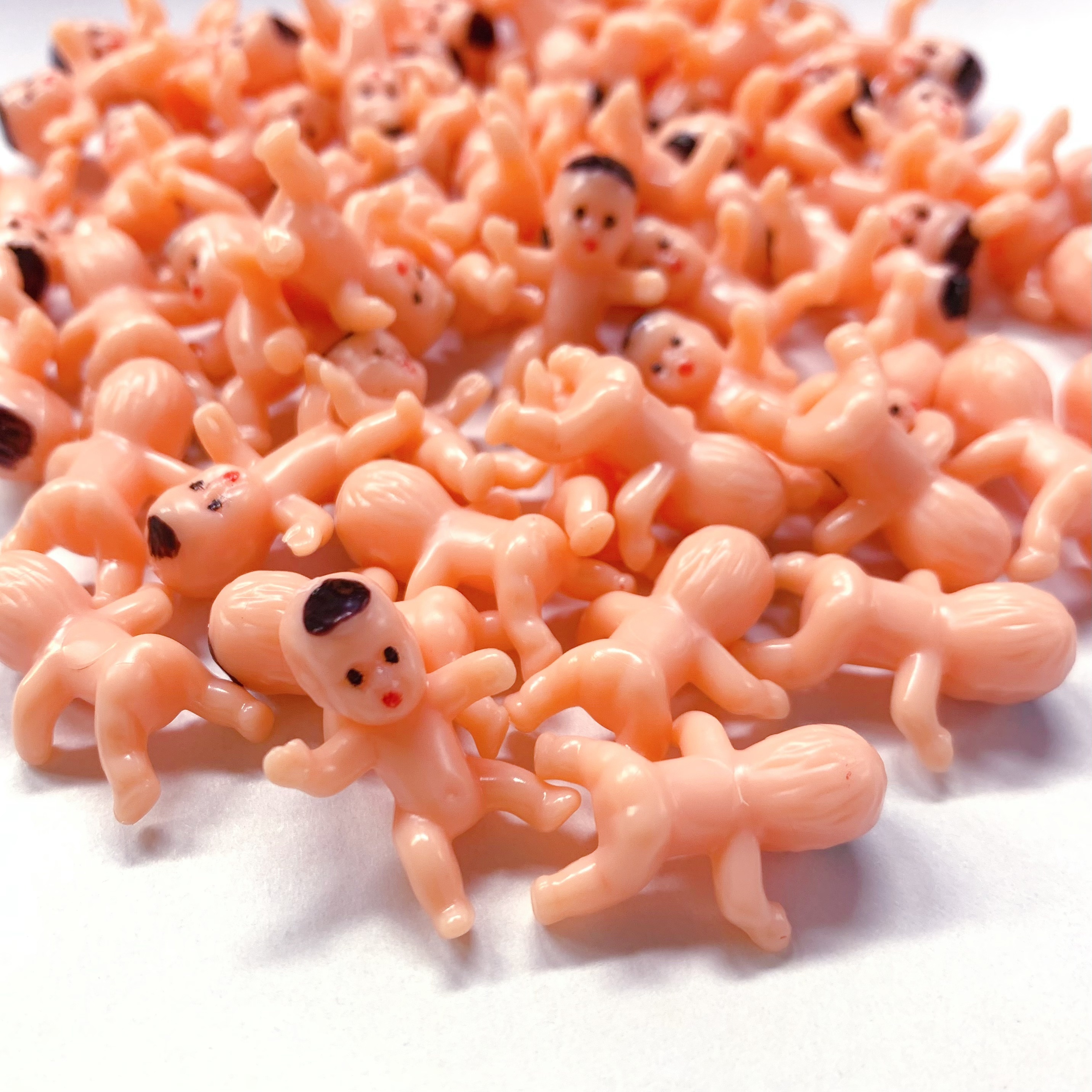 Zalmoxe Mini Plastic Babies 300 Pcs, Tiny Baby Figurines Small King Cake  Babies Bulk for Baby Shower Ice Cube Game Party Favors Decorations Crafting  1