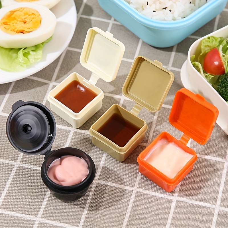 1 portable salad lunch container with seasoning container in the