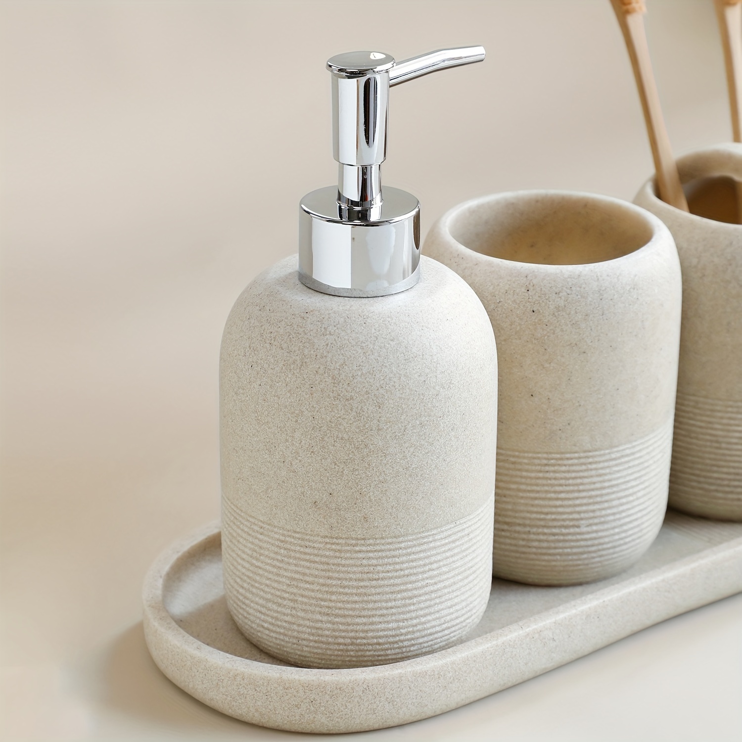 WENKO Bicchiere Portaspazzolini Puro Beige: In Poliresina, 9,4 X 9,4 X 6,5 Cm, Design Minimal Per Bagno, Colore Beige