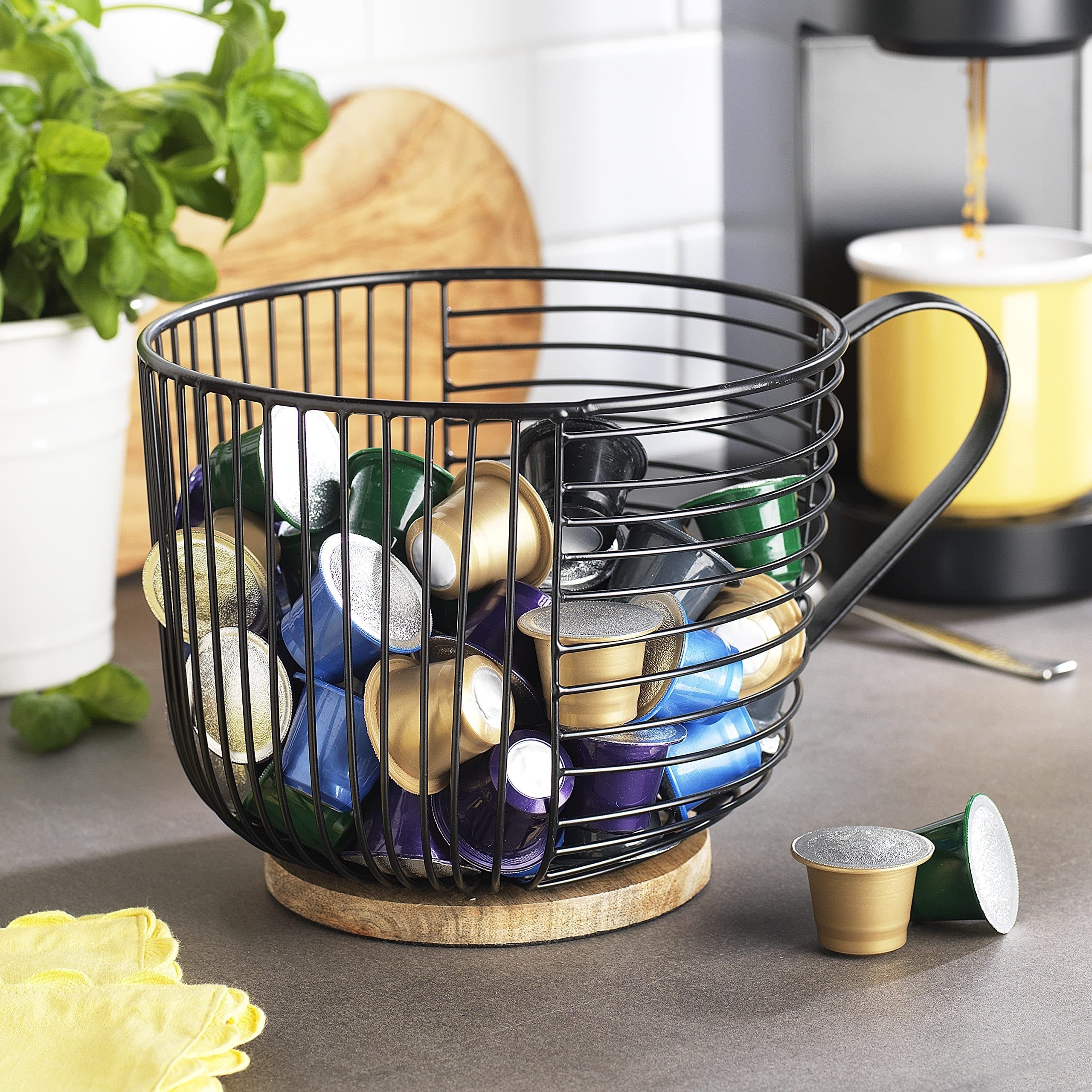 

1pc Coffee Pod Holder - Large Capacity Black Wire Kup Storage Basket With Wooden Base - Modern Coffee Basket Decor For Kitchen Countertop/bar, For Coffee Pods & Espresso Capsules Supplies
