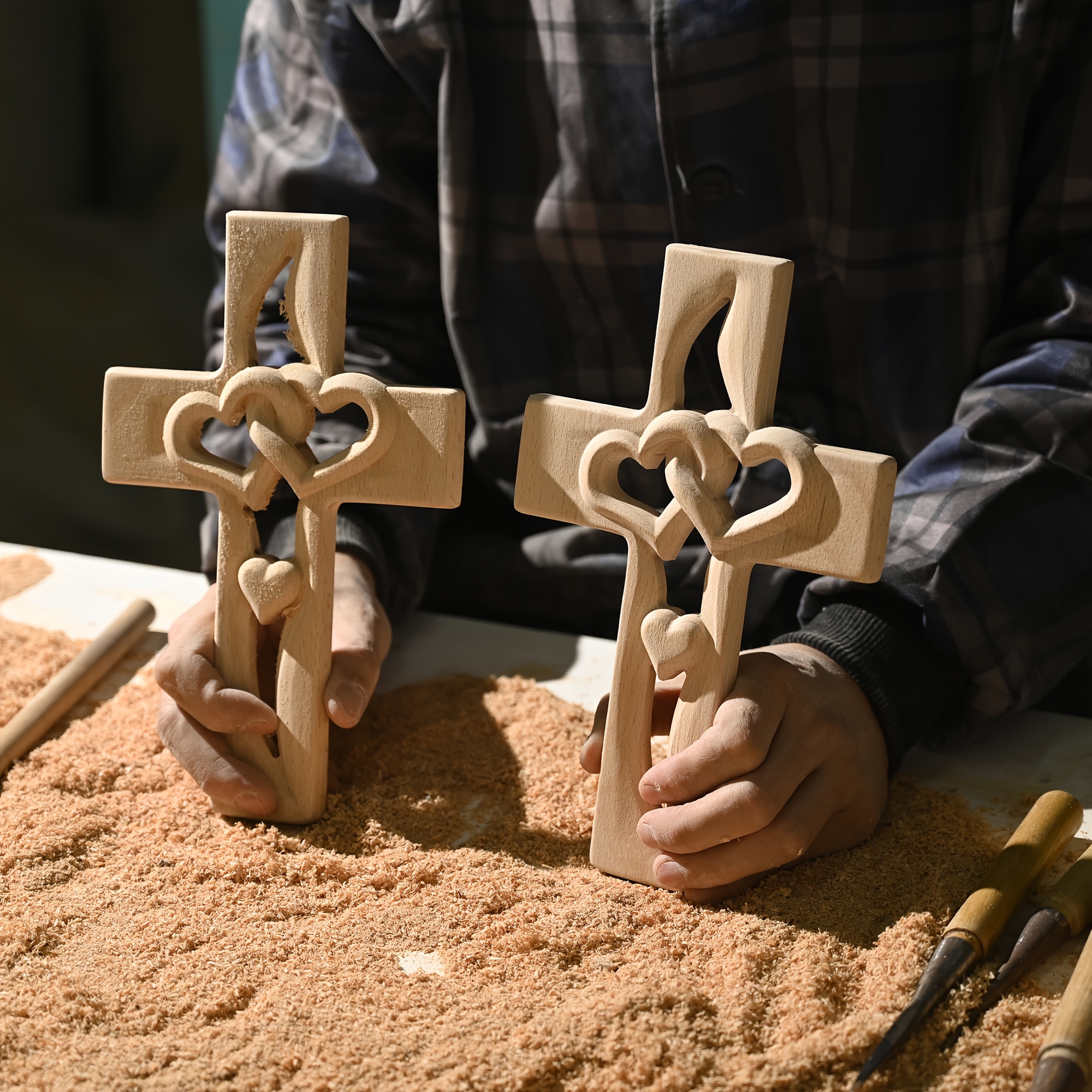 Esculturas Em Madeira Amor de Cristo