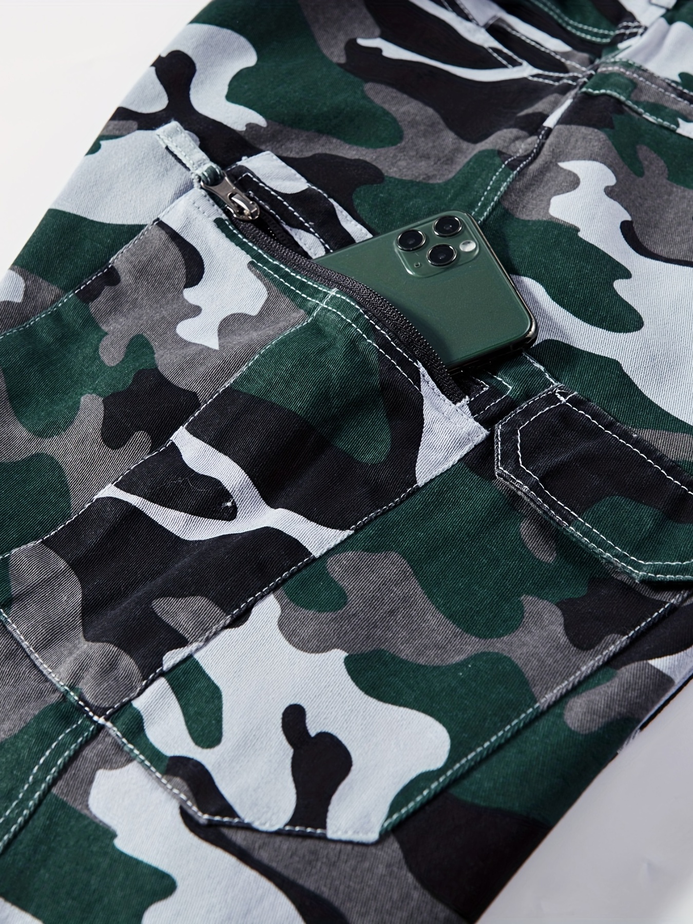 Green camo cargo sales shorts