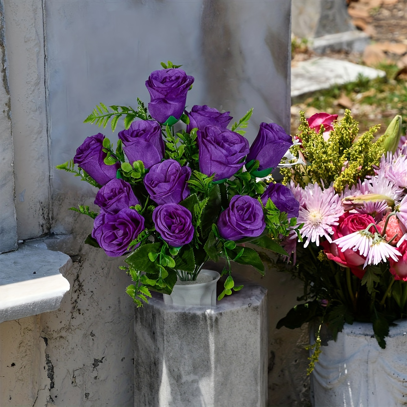 XONOR Flores artificiales para cementerio, juego de 2 ramos de rosas  artificiales, flores conmemorativas con jarrón para decoración de lápidas  de