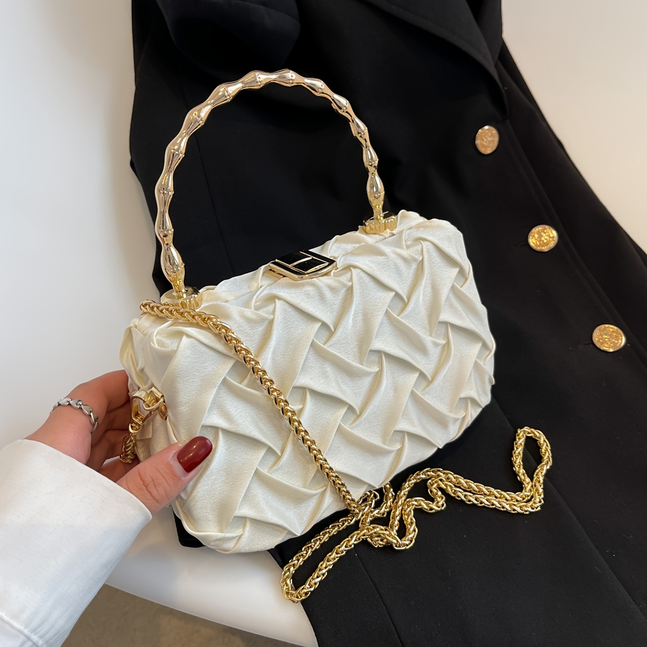 Fashionable Handbag With Metallic Chain Strap