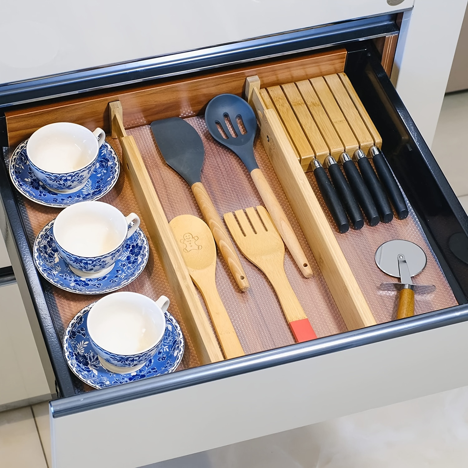 Expandable Bamboo Silverware Organizer - Kitchen Drawer Organizer, Utensil  Holder - Drawer Organization and Storage in Kitchen, Bathroom or Bedroom