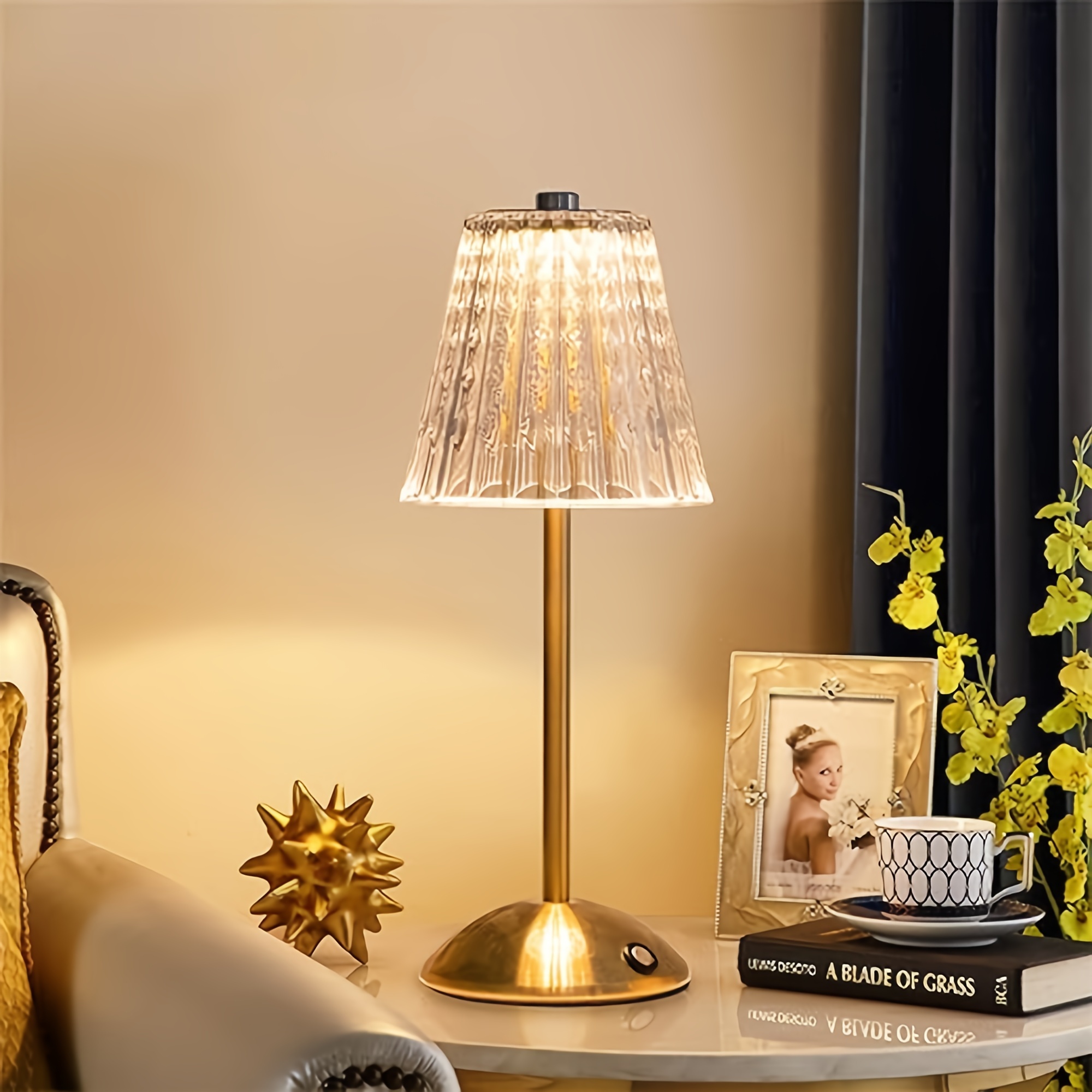 Lámpara de mesa táctil de cabecera, lámpara Gold Thinker Luz de escritorio  Lámpara de mesita de noche decorativa portátil recargable sin cable con  nosotros