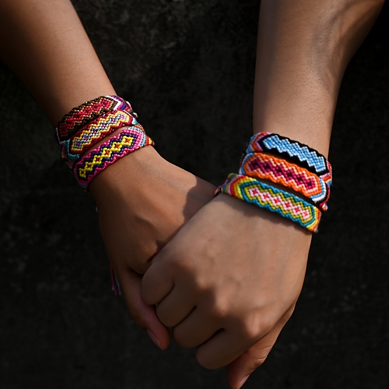 Woven Rainbow Color Friendship Bracelet, Cotton String, Round Design, Best Friend Gift, Boho Chic Bracelet, Beach Jewelry, String Wristband