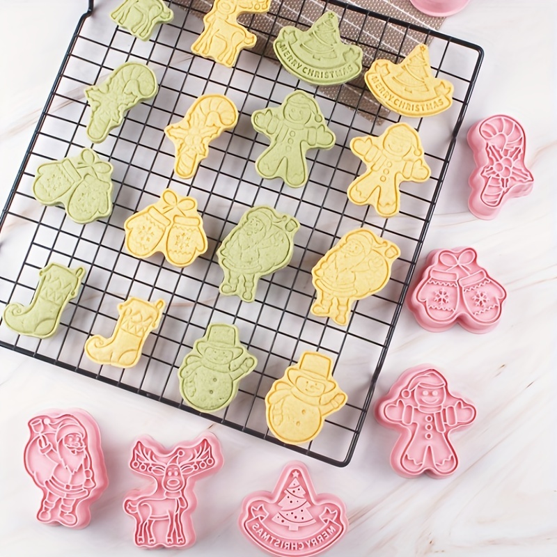 Christmas Baking Kit - 12 Cavity Christmas Molds, 6-Piece Cookie Stamp -  Yummy Gummy Molds