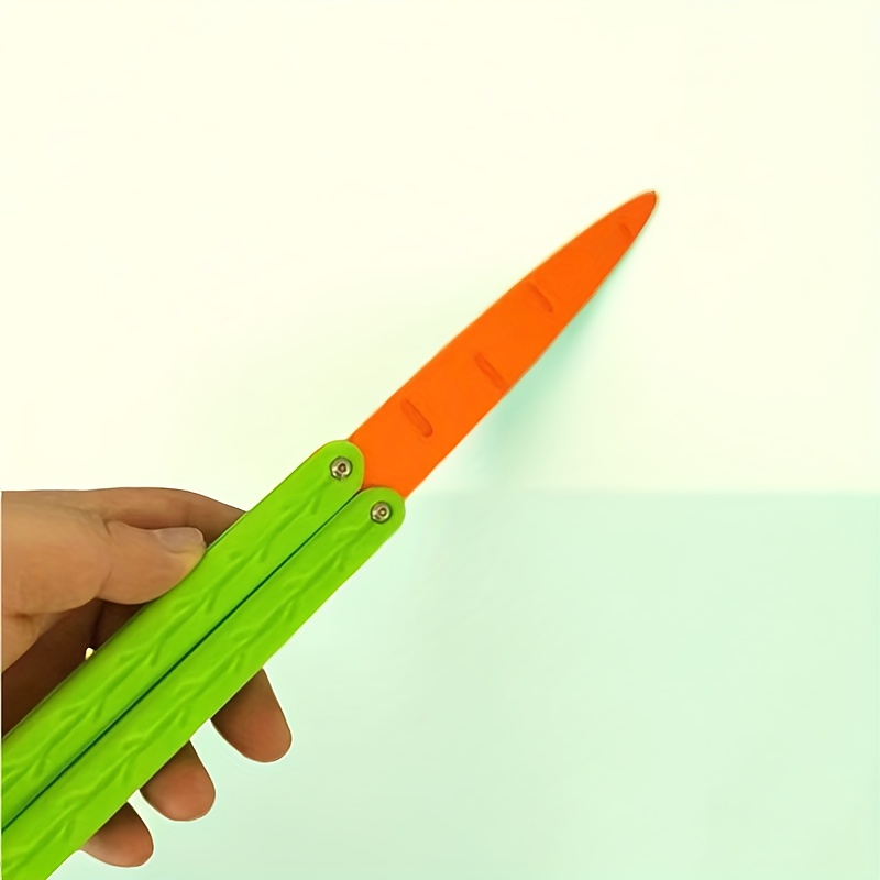 LIYYA 3D Gravity Knife Radish Knife Fidget Toys, 2023 New Morphing Push  Cards Small Toys, Party Toys Gifts for Boys and Girls (Color : 2pcs Green)