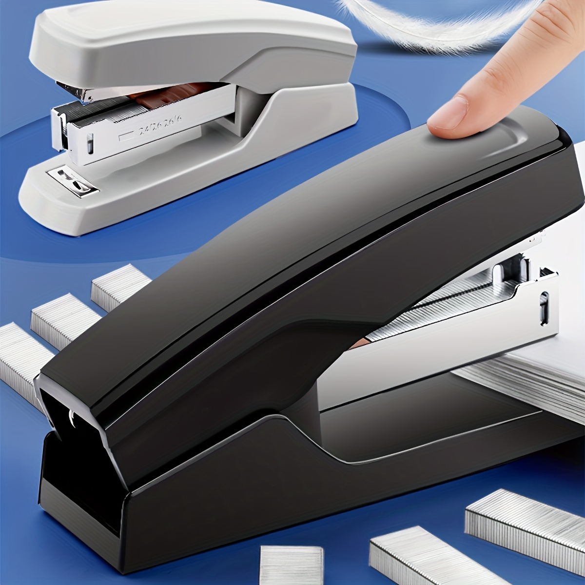 Basics - Engrapadora de escritorio con 1,000 grapas para oficina,  capacidad para 10 hojas, antideslizante, color negro, paquete de 3