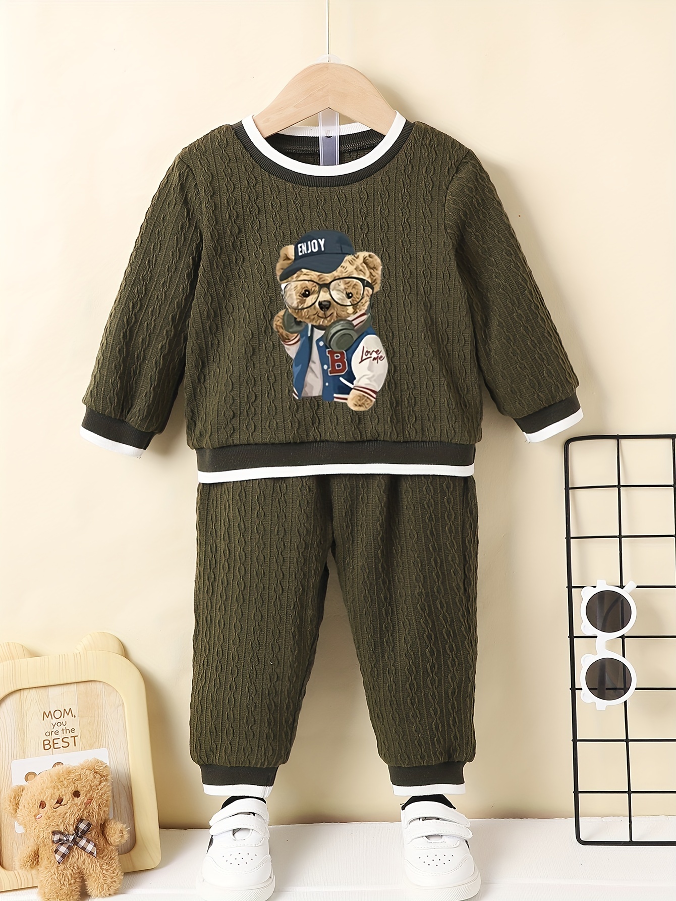 Temu 2pcs Boy's Varsity Jacket Outfit, Zipper Bomber Jacket & Sweatpants Set, Letter Patched Long Sleeve Coat, Kid's Clothes for Spring Fall, Christmas