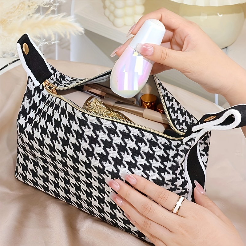  Makeup Bag for women Large Brown Checkered Makeup Bag Cosmetic  Bags for Women Aesthetic Stuff Travel Pouch Bags Purse Essentials : Beauty  & Personal Care