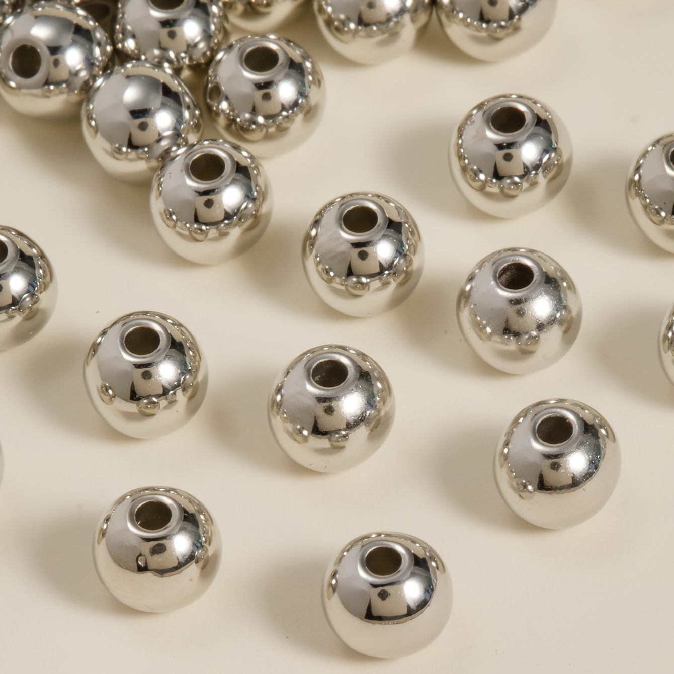 800pcs 4MM Plastic Round Beads Set