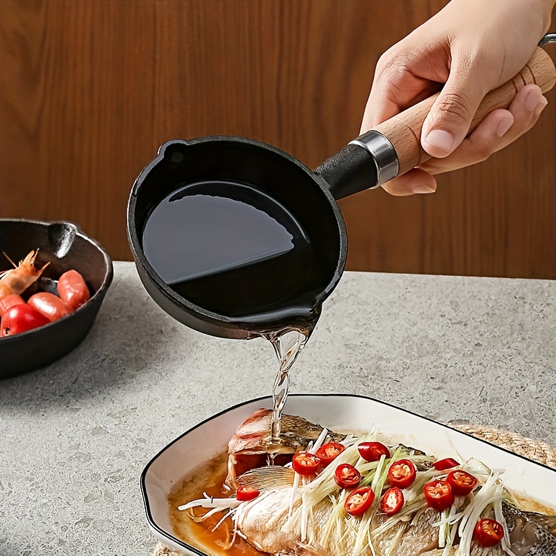 Frying Pan, 10CM Casting Iron Pan with Wood Handle Egg Frying Pan Skillet  Mini Flat Bottomed Pancake Pan Cookware Kitchen Utensils