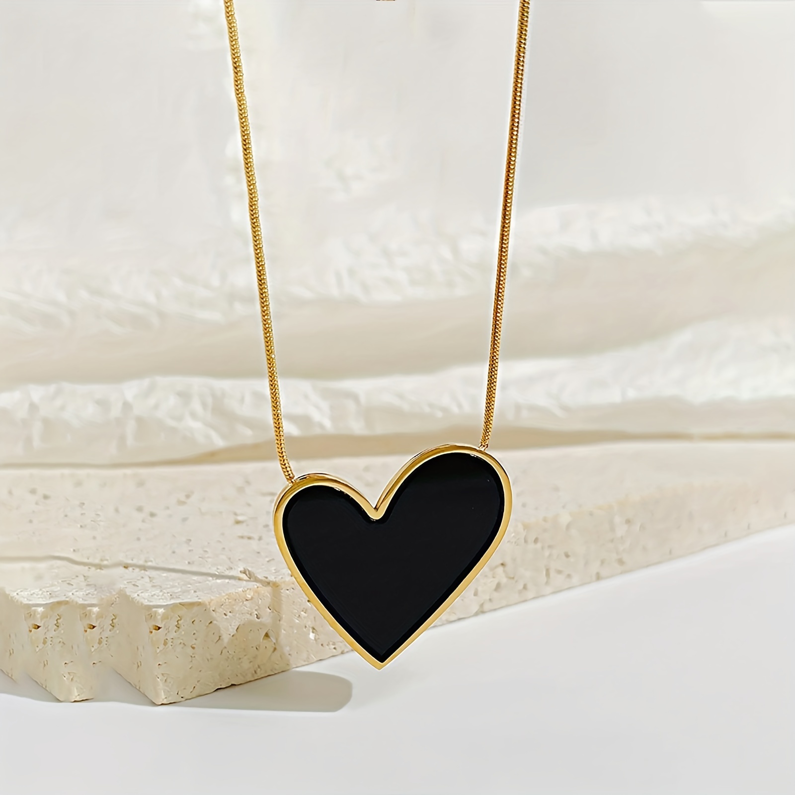 

Luxury Simple Black Heart-shaped Clavicle Chain Women's Neck Jewelry