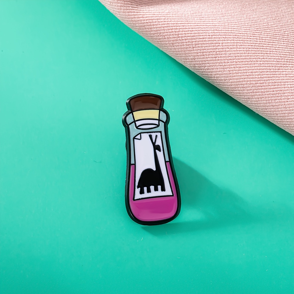 Broche de Metal Duradero con Diseño Divertido - Botella Mágica del Camello Kuzco, Accesorio Vibrante para Moda Femenina, Adorno Ideal para Looks Diarios y Vacaciones