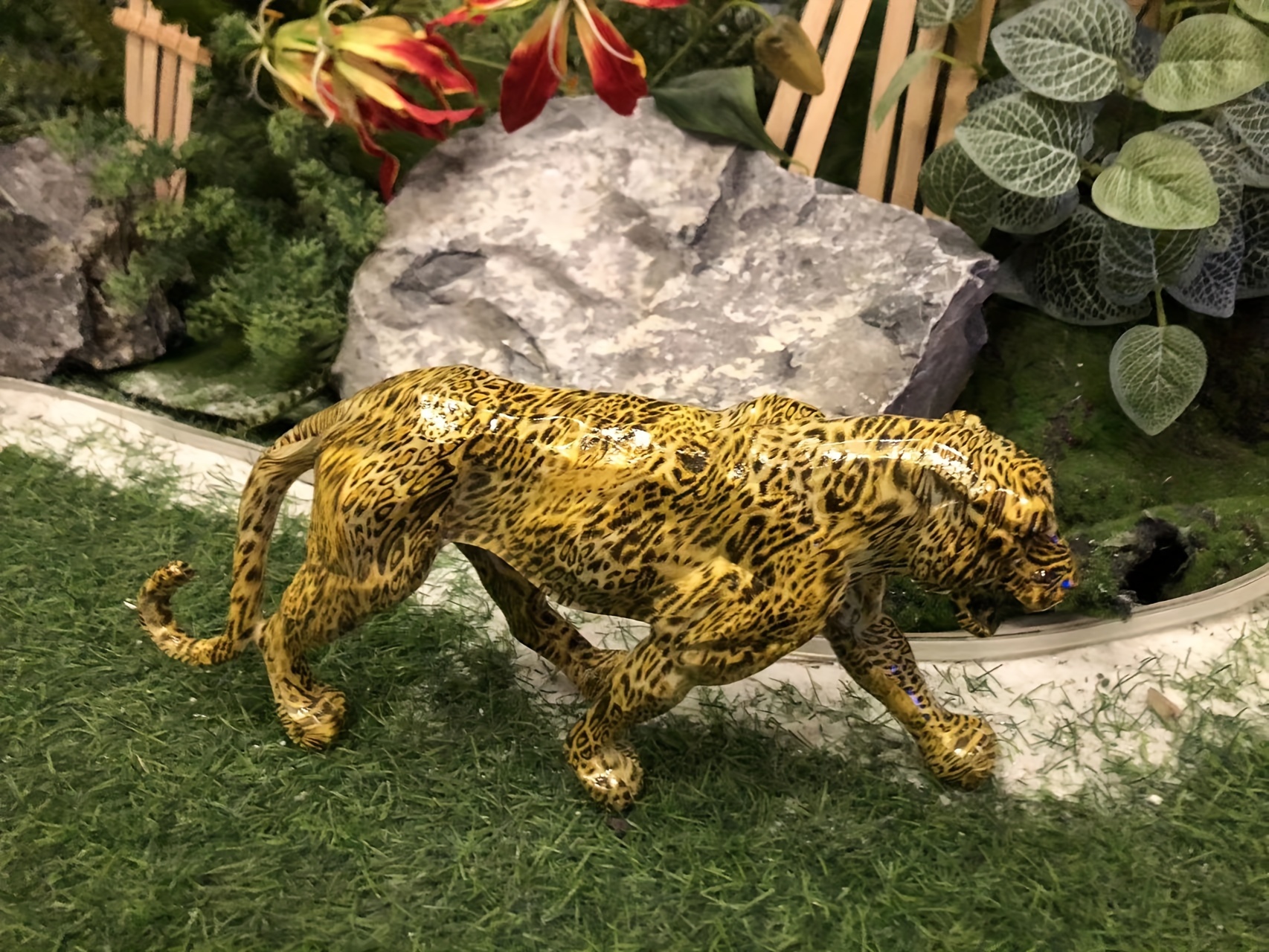 Cheetah Resin Figurine Leopard Statue Office Home Desk Decor Mens Gold  Wildlife