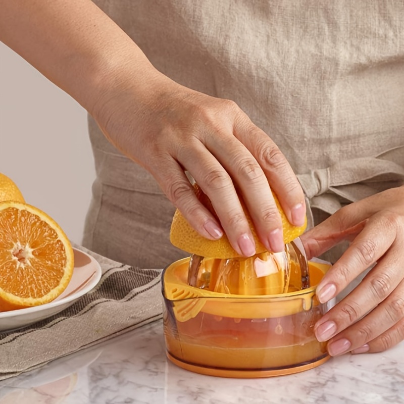 1pc Plastic manual juicer Orange juice simple juicer Small portable small  tool multifunctional lemon juicer