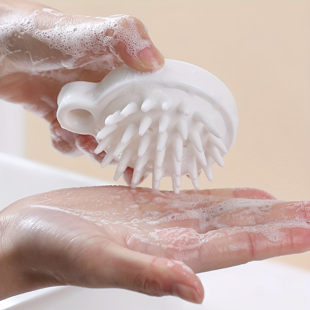  Cepillo masajeador de cuero cabelludo para el crecimiento del  cabello, eliminación de caspa, estrés y relajación. Cerdas de silicona  suaves y flexibles, alcanzan fácilmente la raíz del cabello grueso : Belleza