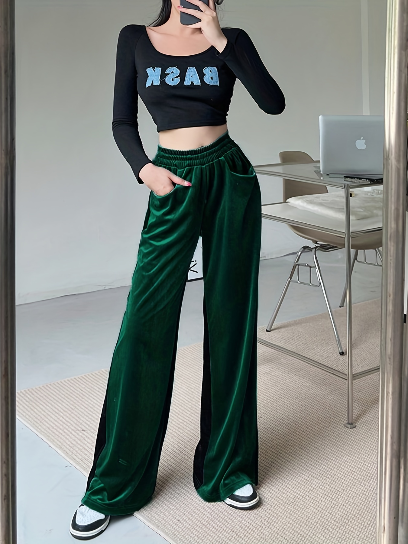 Cropped Women's Velvet Trousers with Elastic Waiste & Pockets