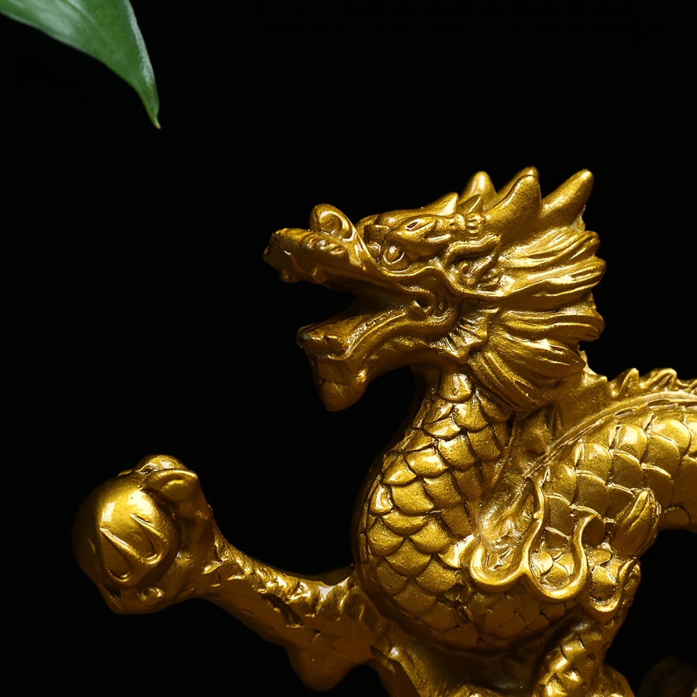 Statuette représentant un dragon chinois de grande taille en bronze.