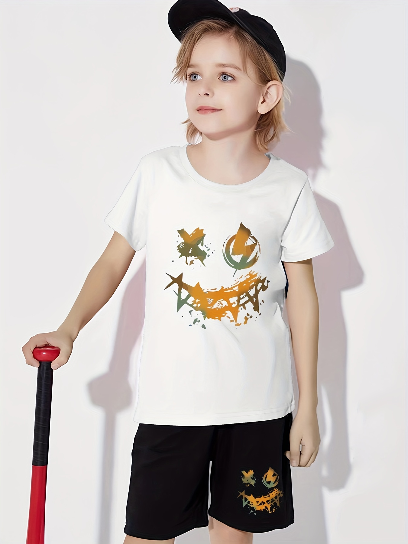 男の子のハッピーフェイスプリント衣装2枚 Tシャツ ショーツセット 