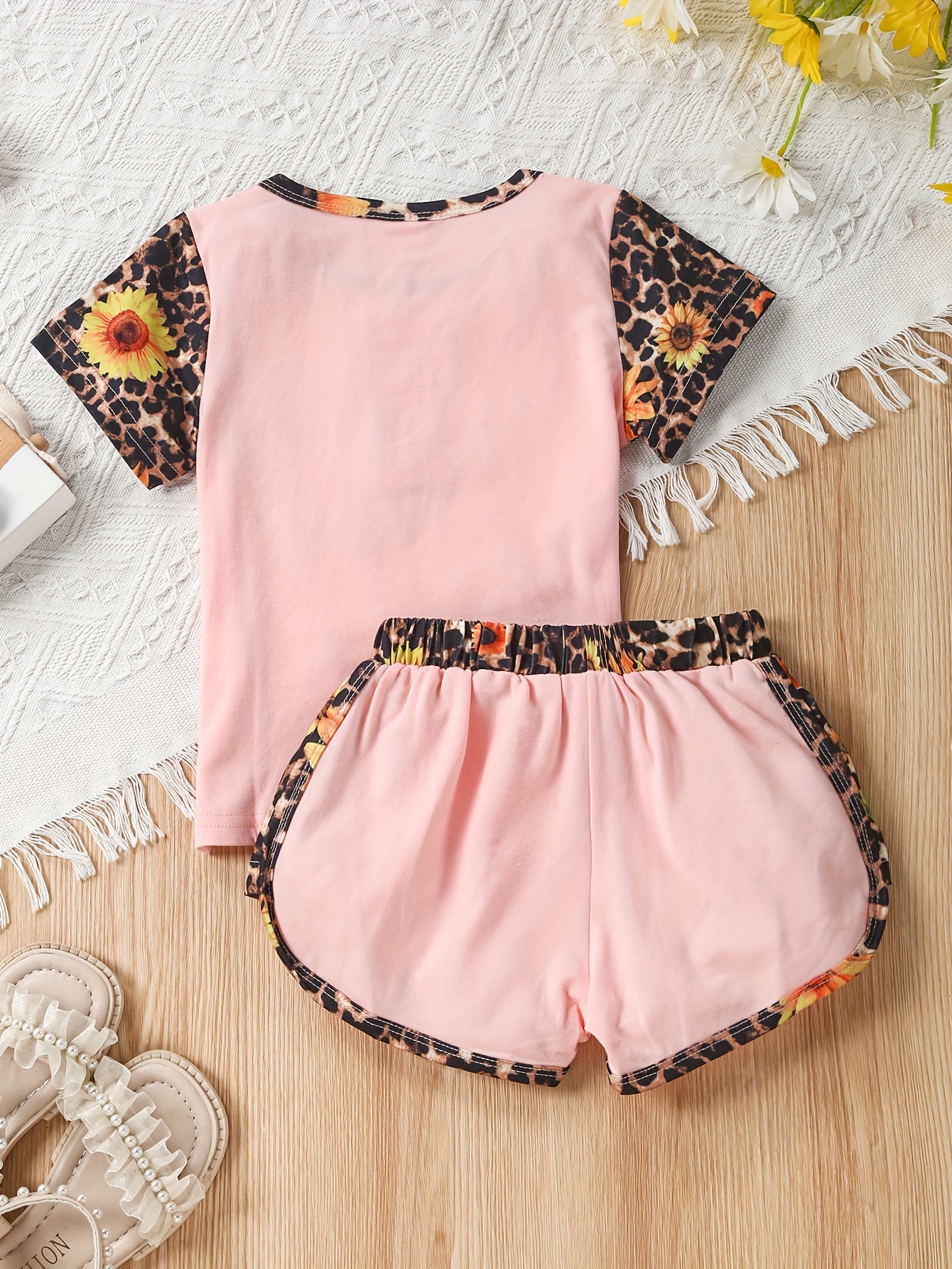 幼児 赤ちゃん 女の子 ひまわり 半袖 プリント Tシャツ + ショーツ ツーピース ヒョウ柄 春と夏 セット