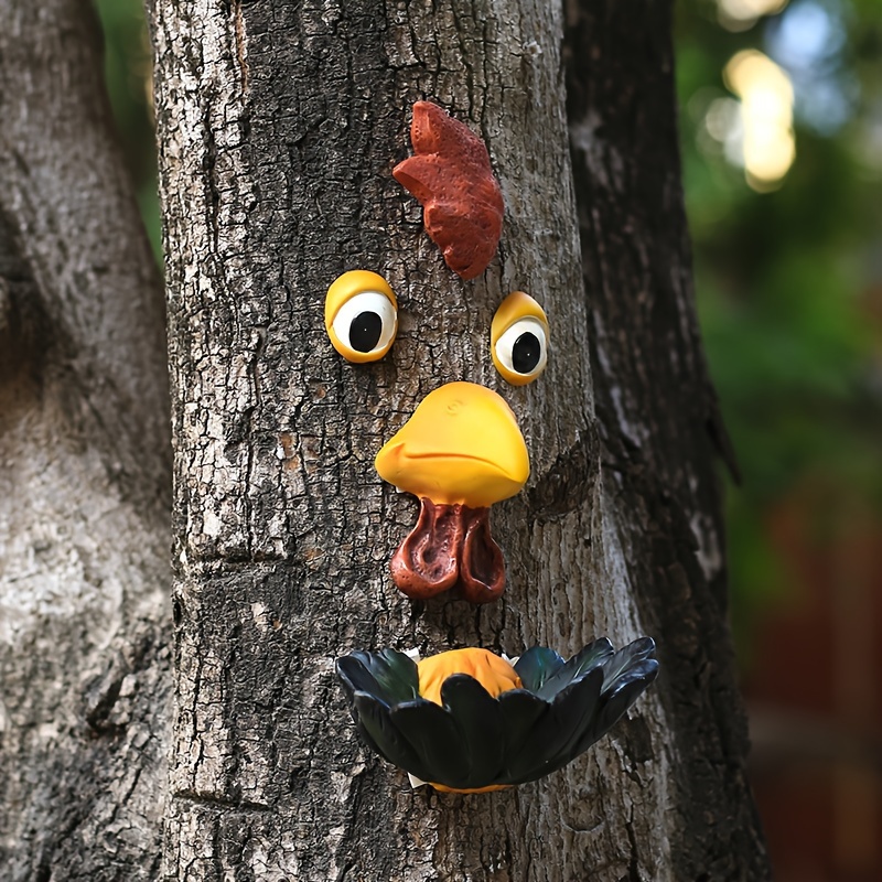 Impiccagione Di Un Uccellino Su Un Albero. Mangimi Per Uccelli Selvatici.  Casa Di Legno Per Uccelli. Nutrire Gli Uccelli. Scatola Fotografia Stock -  Immagine di alimento, paesaggio: 210041092