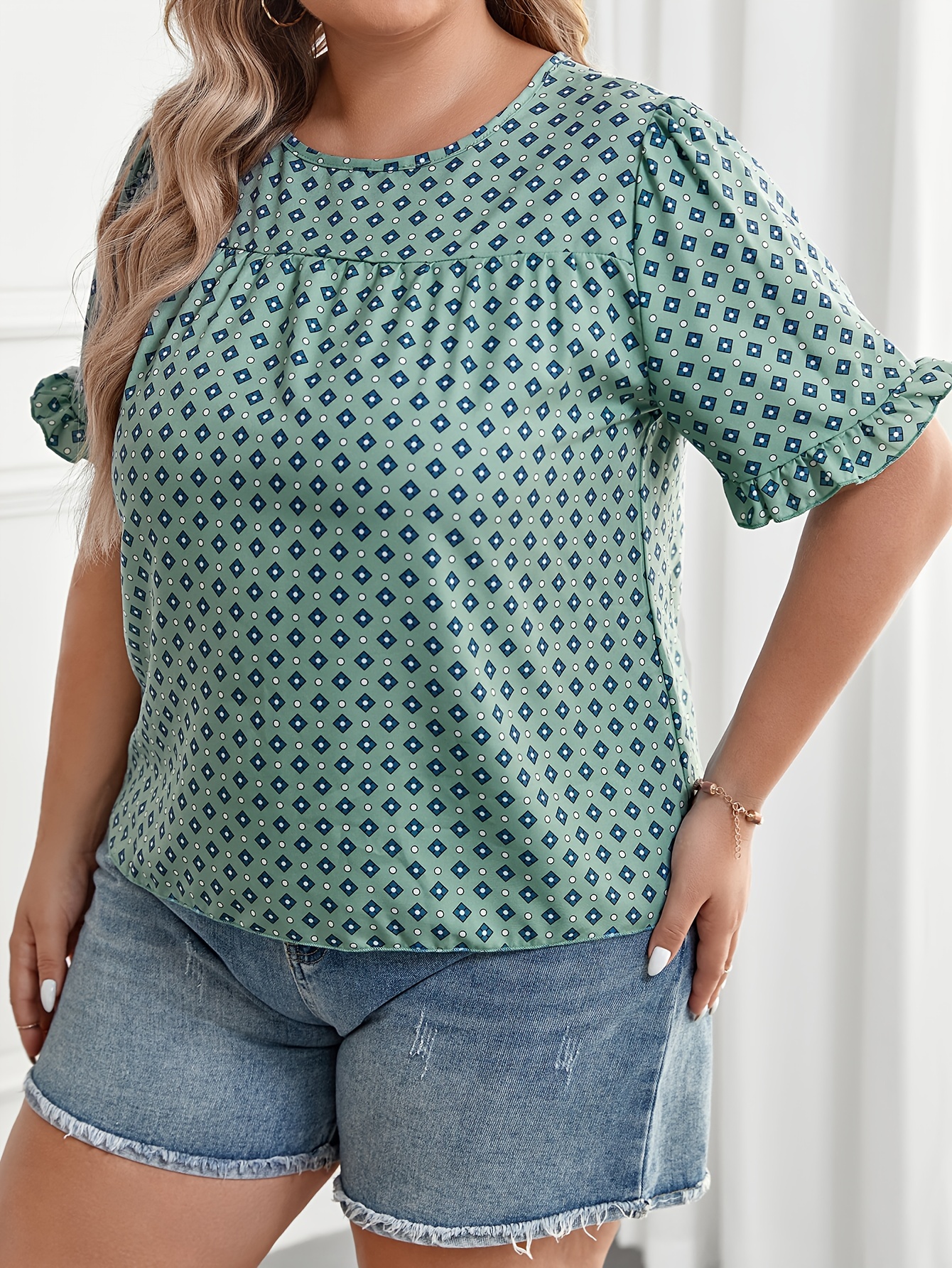 Blusa casual de talla grande blusa de manga corta con cuello redondo y ribete de lechuga estampado en toda la prenda para mujer