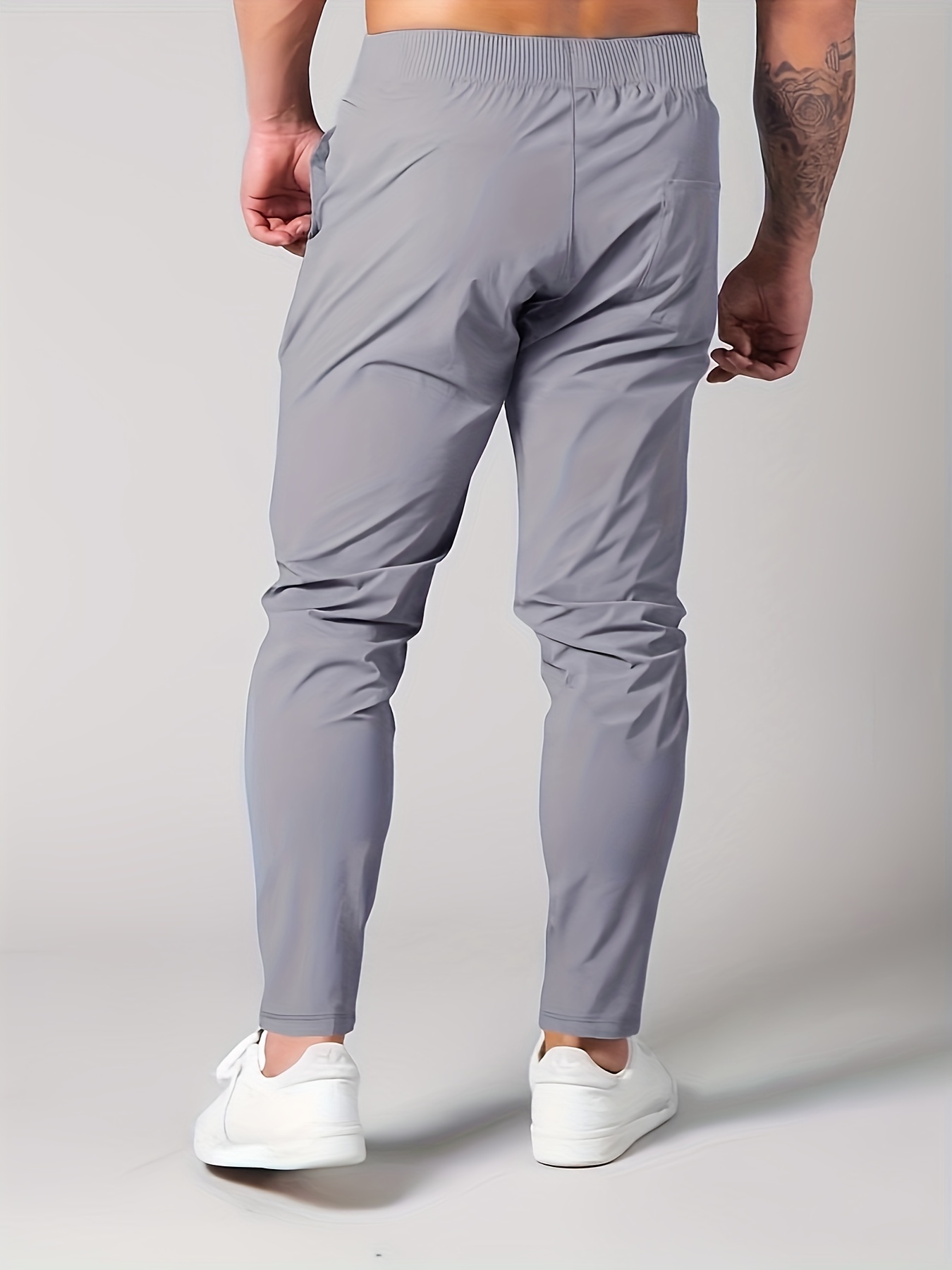 Essentials Pantalón cargo elástico ajustado para hombre
