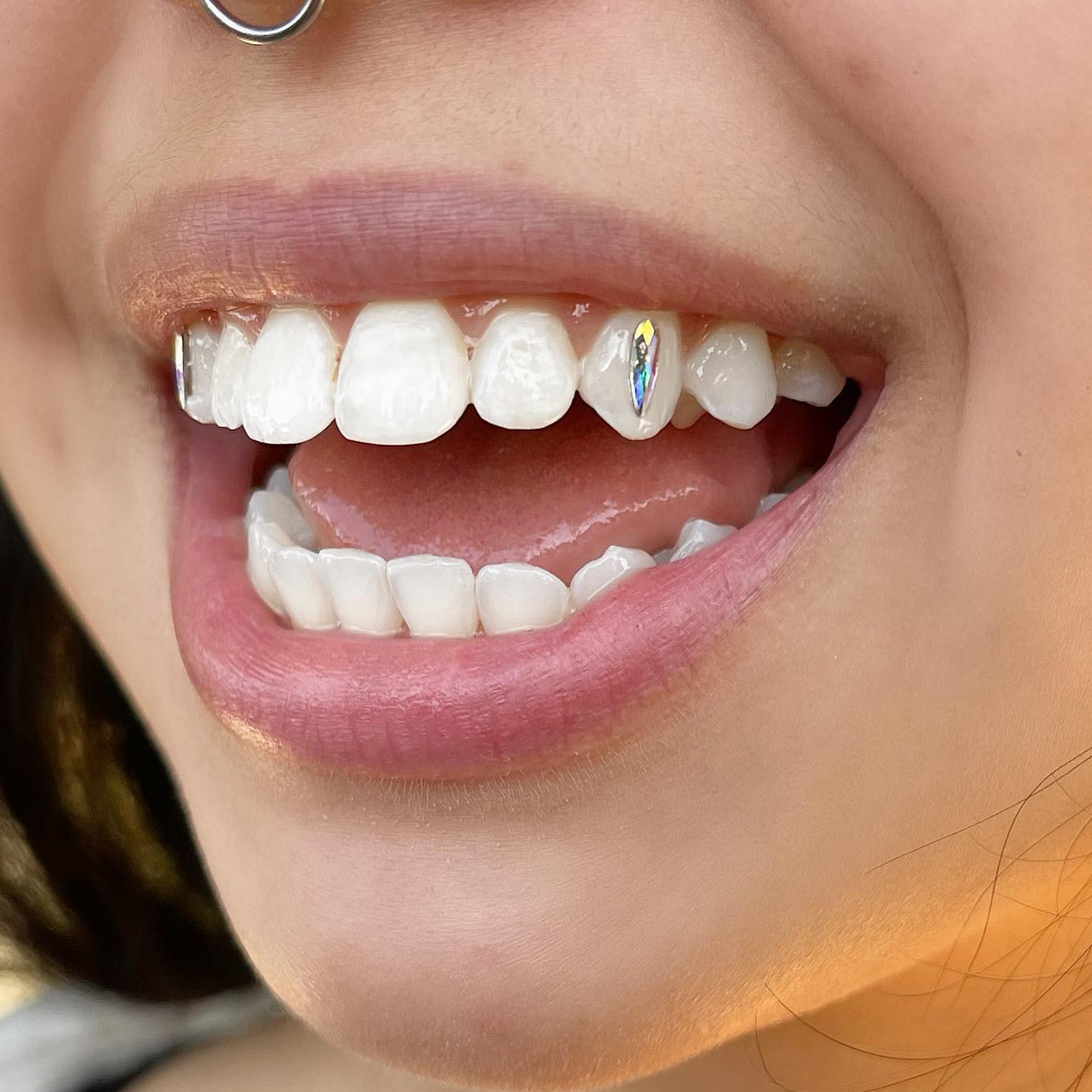RUSR DIY Tooth Gem Jewelry Kit Diamond Teeth Decoration Teeth Ornament  Application,4pcs 