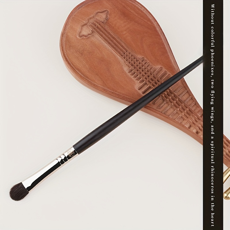 Precision Eyeshadow Brush for Flawless Blending