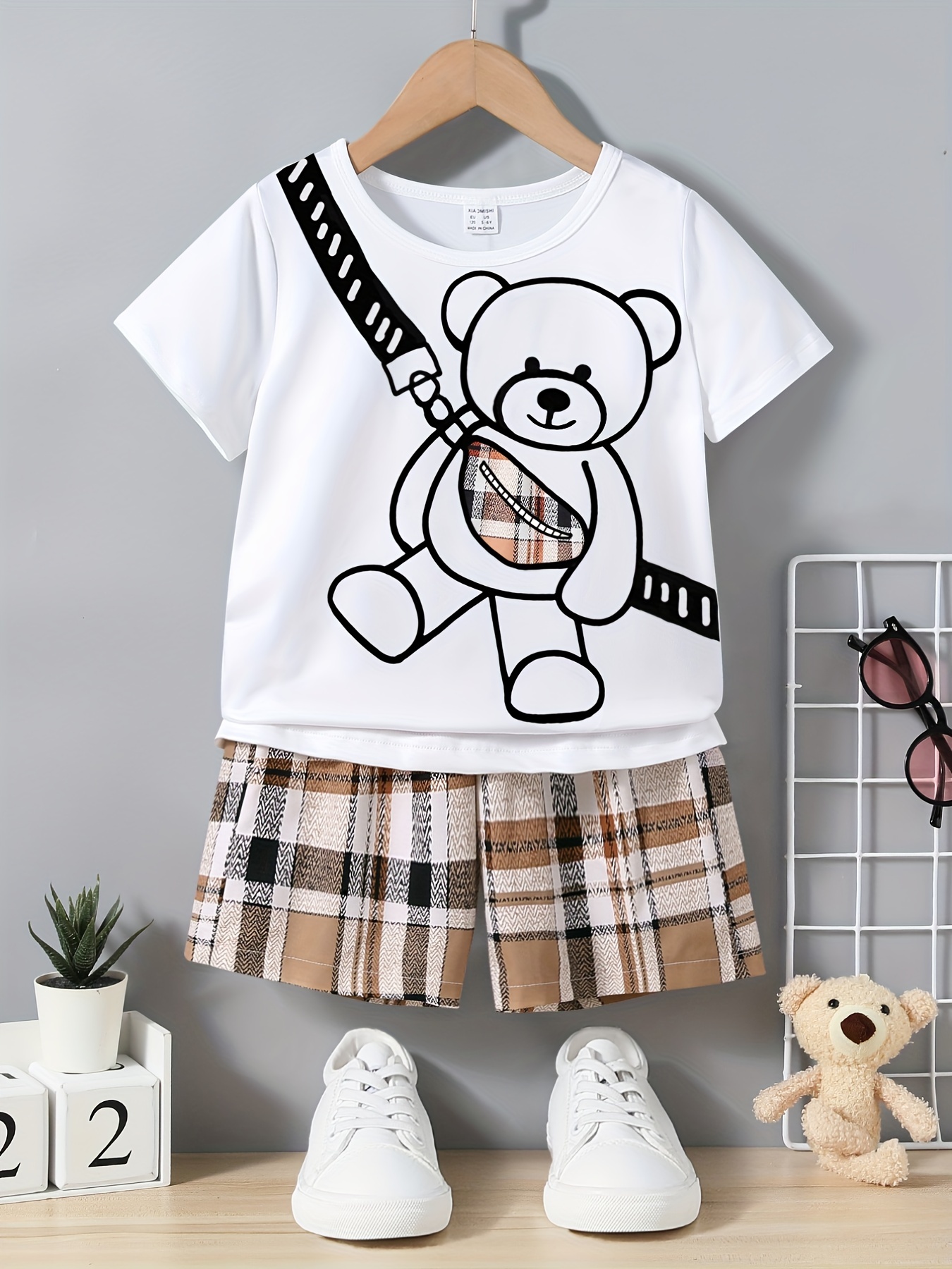 Boys Bear Graphic Casual Outfit Round Neck T-shirt & Plaid Shorts Kids  Summer Clothes Sets - Temu Japan