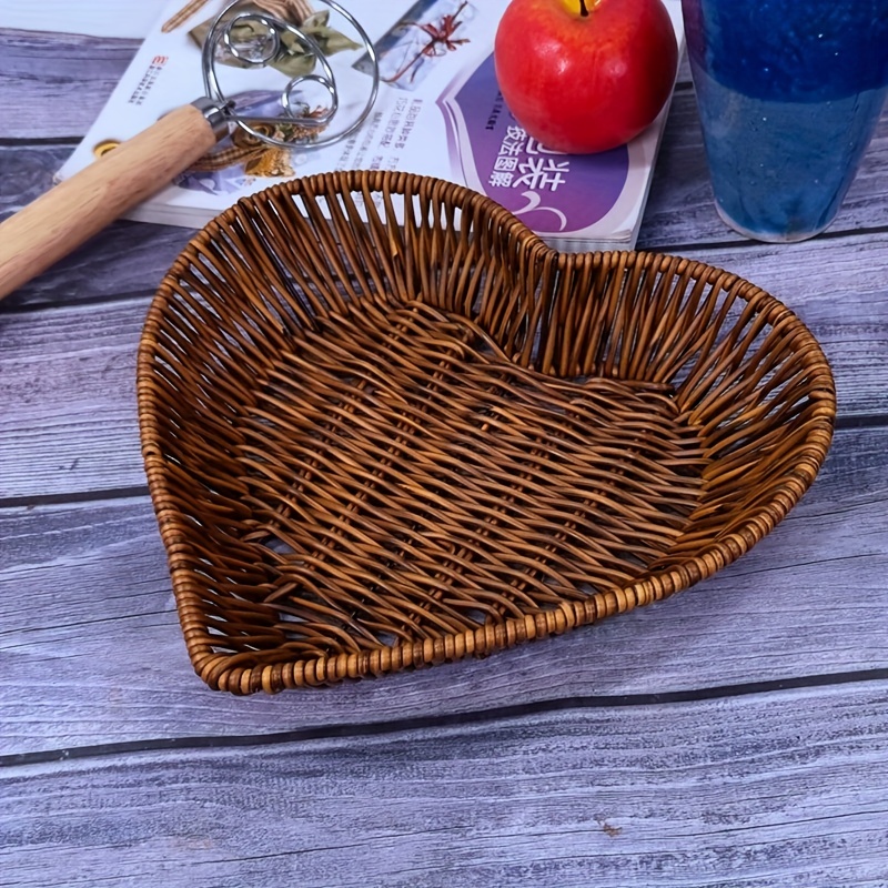 1pc Imitation Rattan Heart-shaped Fruit Basket Loaf Pan