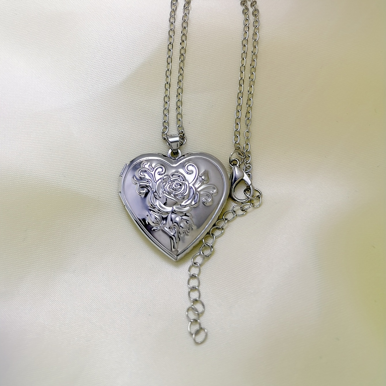 Vintage Heart Shaped Openable Pendant Necklace, Photo Locket