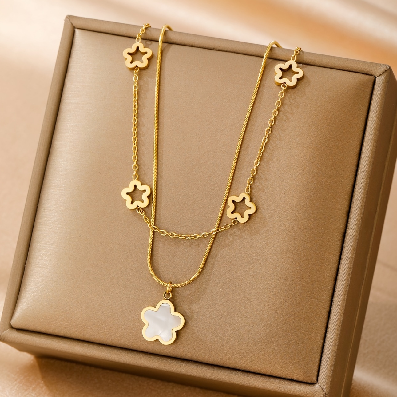 

1pc Simple Flower Pendant Stainless Steel Necklace, Retro Fashion Jewelry Suitable For Men Women Daily Commuting And Party Wear