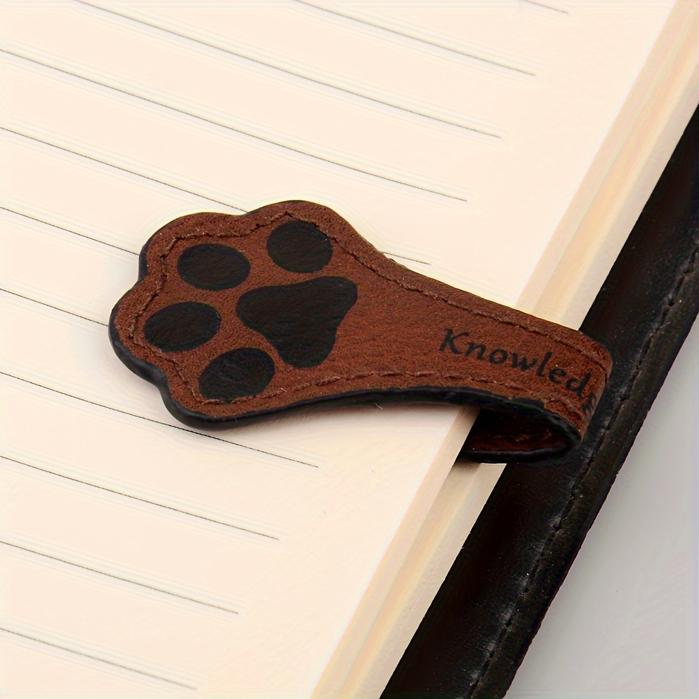 

Cat Paw Cool Magnetic Faux Leather Bookmark, Dog Paw Print Magnetic Page Clip, Retro Engraved Marker Clip With Book Text, Name Bookmark Gift For Book Lovers, Readers, Gift