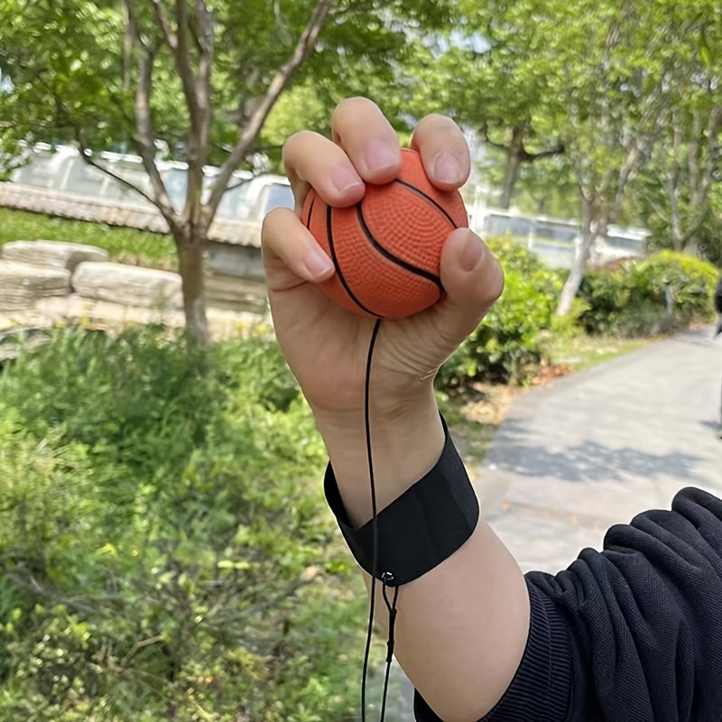 ZUYEE Balle de poignet de 6,9 cm sur une corde en caoutchouc rebondissante  (basket-ball, baseball, football) pour exercice ou jeu, cadeau pour enfants  : : Jeux et Jouets