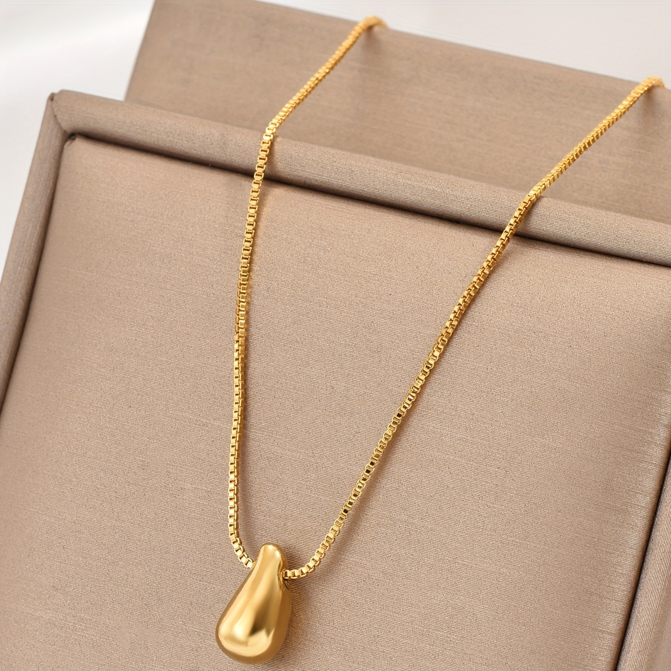 

1pc Golden Stainless Steel Water Drop Pendant Necklace, Retro Stylish Versatile, Suitable For Men Women, Street, Daily Commuting And Partie