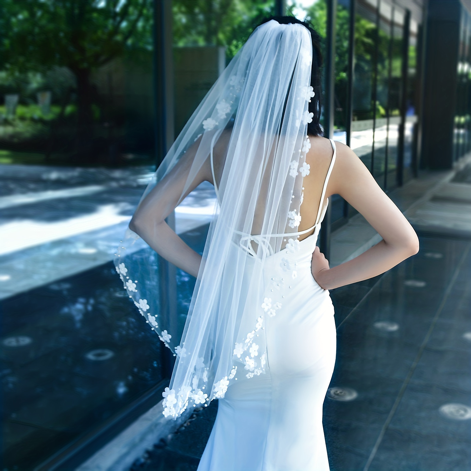 花嫁の美しいパール装飾シングルベール、ヴィンテージウェディングプロポーズ、花柄のヘッドドレスユニークなアクセサリー付き