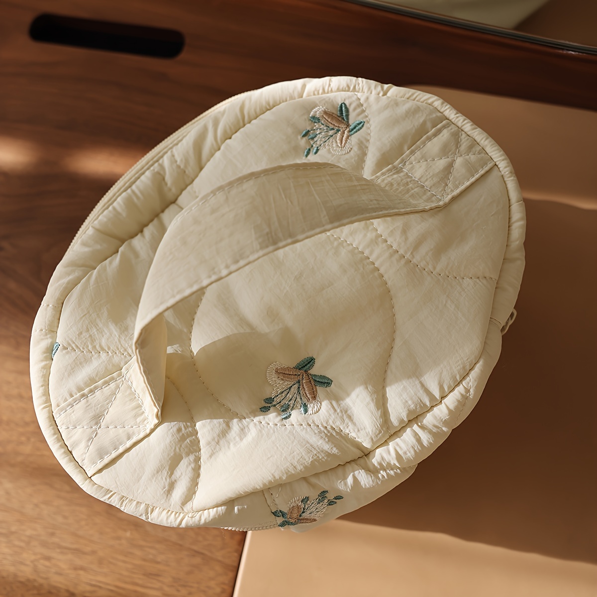 Image of Miucatch Minimalist Cosmetic Case With Flower Embroidery - Polyester Soft Portable Makeup Bag With Zipper, Large Capacity Non-waterproof Toiletry Organizer With Polyester